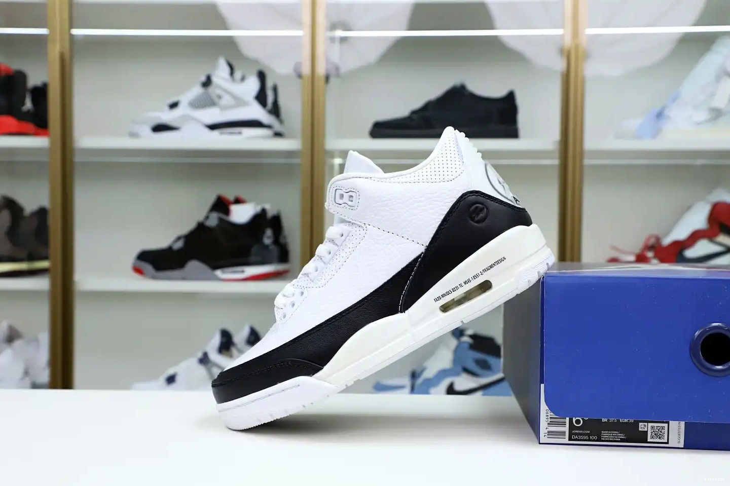 X RETRO FRAGMENT Kimikick 3 SP JORDAN 'WHITE' DESIGN AIR 0409